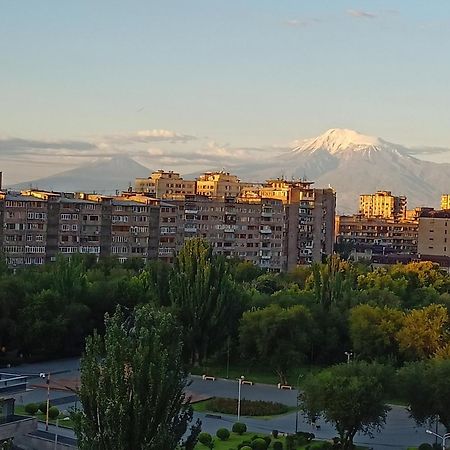 Umba Apartment N4 - Balcony And Mount Ararat View Yerevan Exterior photo