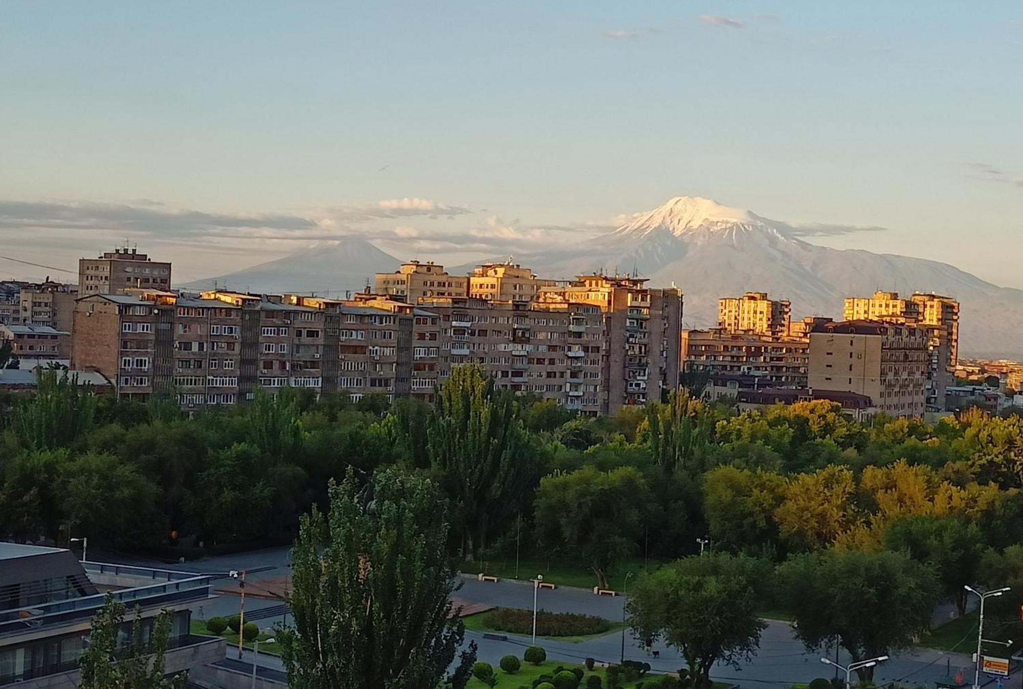 Umba Apartment N4 - Balcony And Mount Ararat View Yerevan Exterior photo